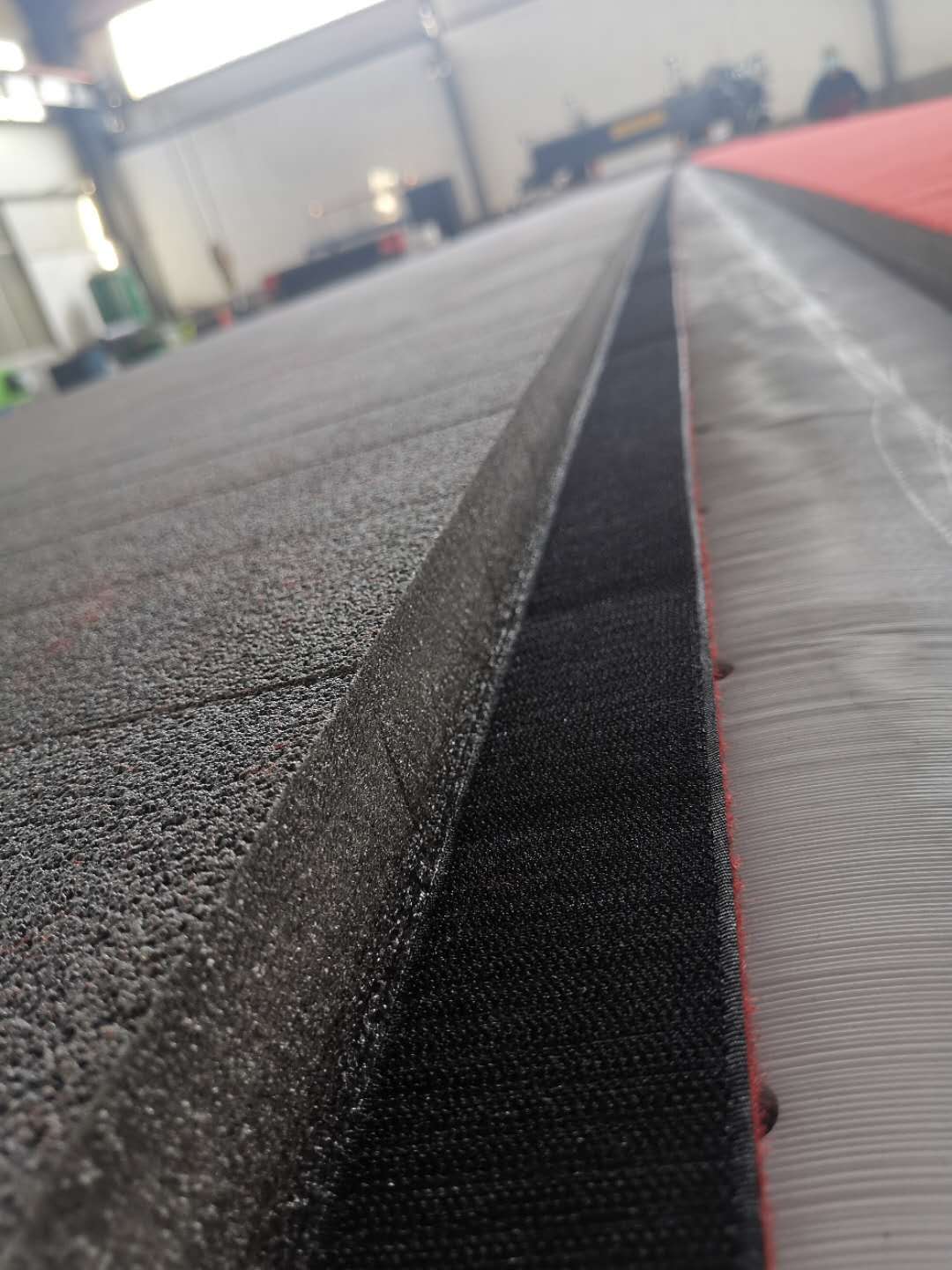 Successfully developed a large-scale stadium mat Velcro splicing machine